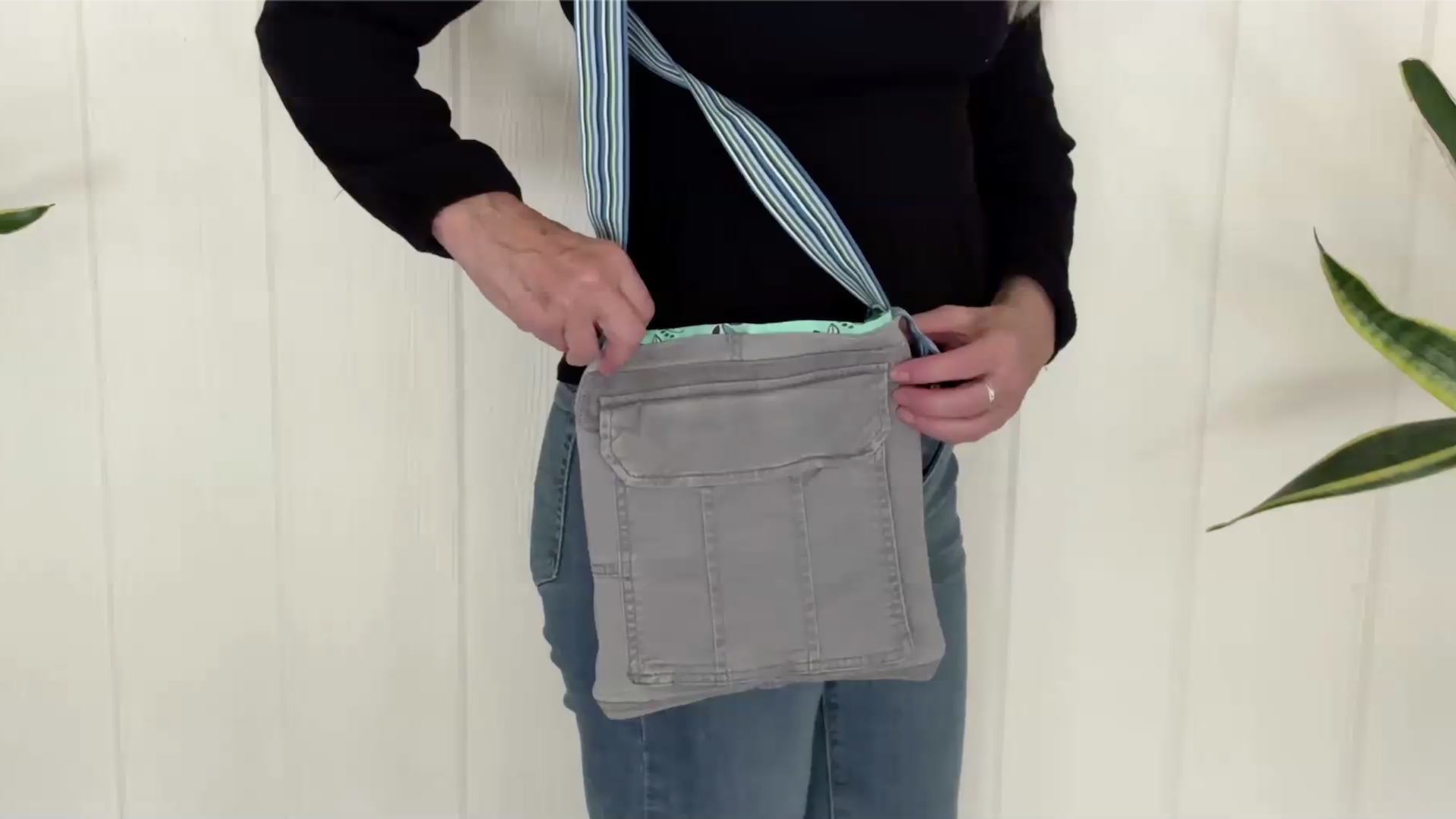 Image of MedDarkGray striped strap Pocket Purse